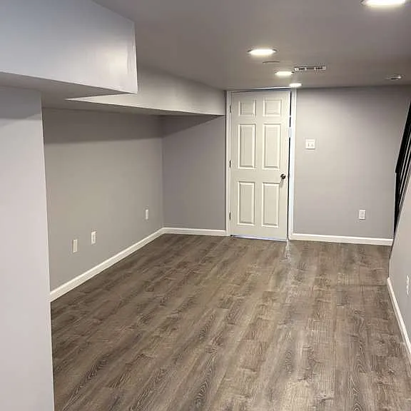 576 E Herman St — Photo 2