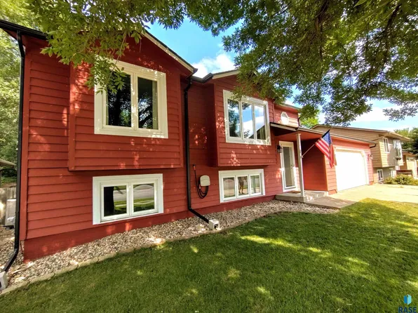 4204 S Sertoma Ave, Sioux Falls, SD 57106