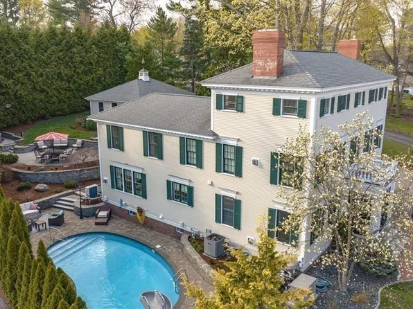 18 Toppans Ln, Newburyport, MA 01950