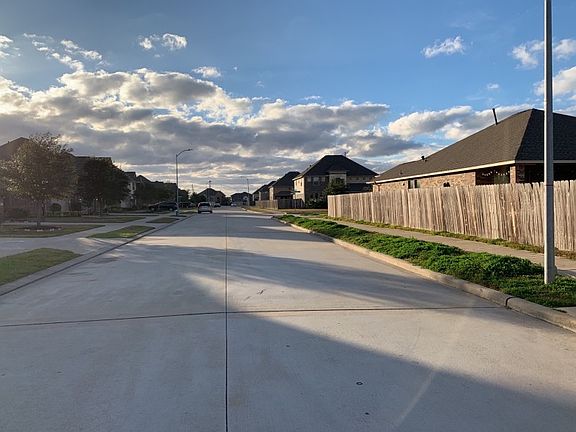 4th image of 18935 Pine Harvest Ln