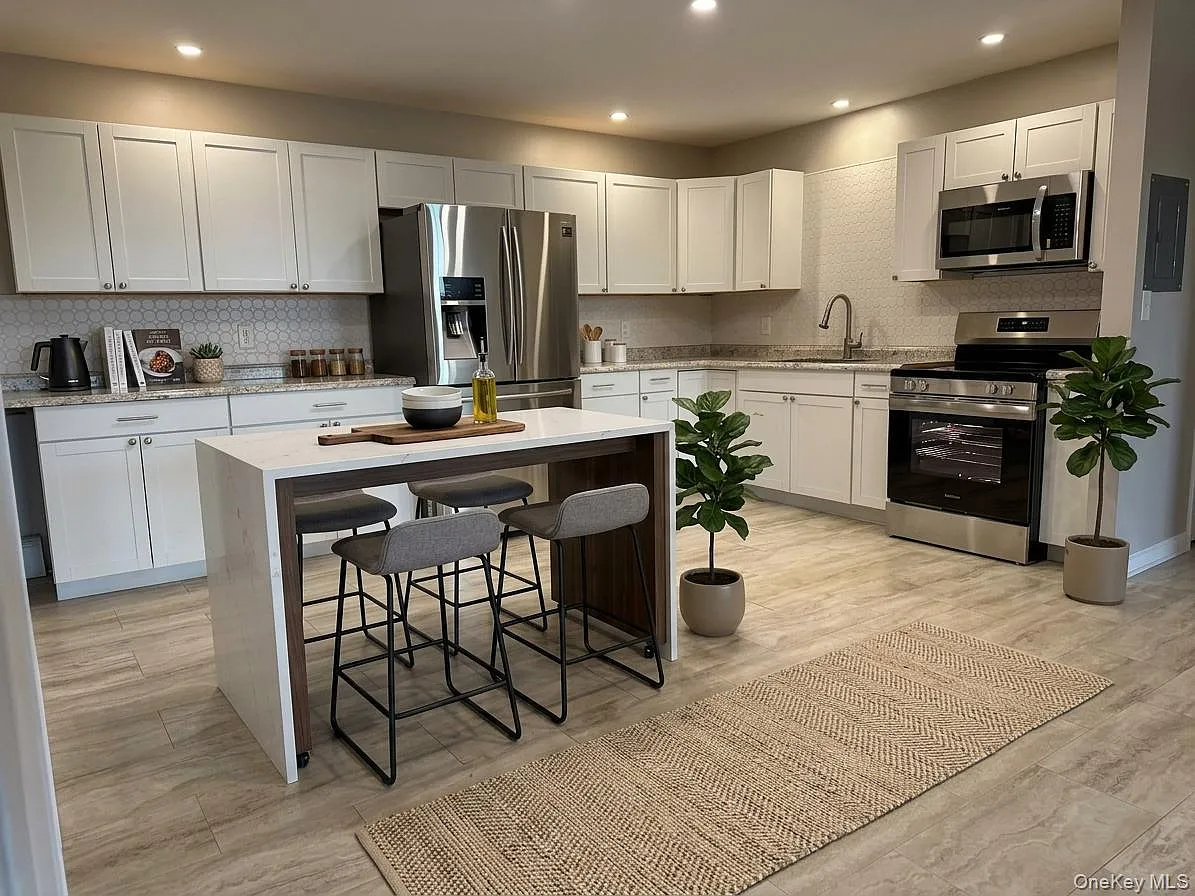 2 bed, 1.0 bath, 900 sqft, $2,700 — Photo 3