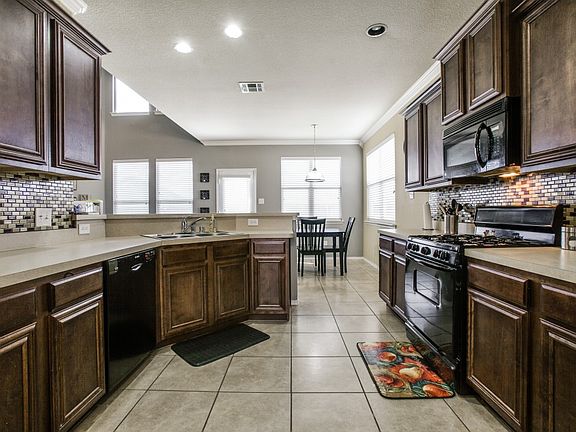 3rd image of 2509 Gold Rush Dr