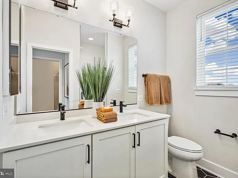 7333 Blade Dr — Photo 17
