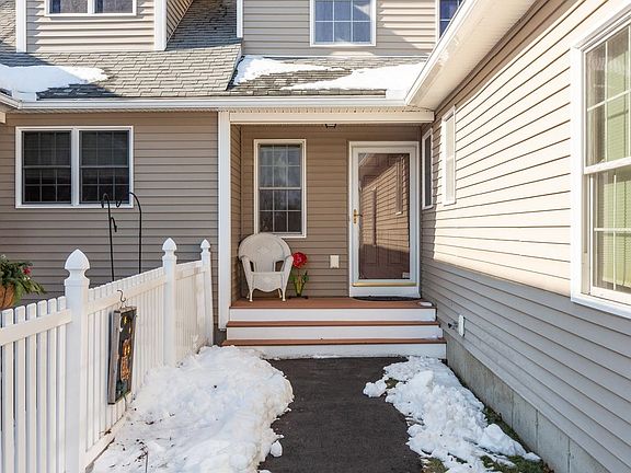 4th image of 216 Kearsage Dr Unit B