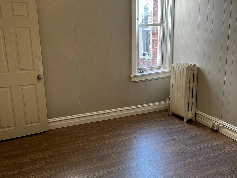1192 Yorkship Sq — Photo 18