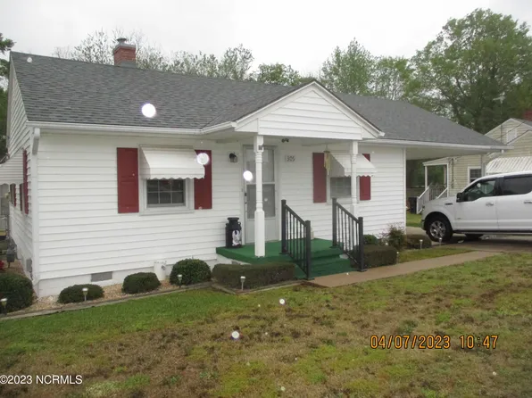 305 E Commercial Avenue, Stantonsburg, NC 27883