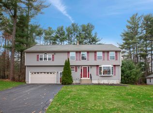 8 Garrison Oaks Dr, Kennebunk, ME 04043