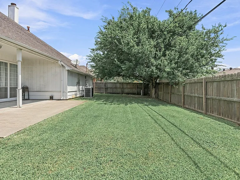 2107 Avenue K — Photo 35