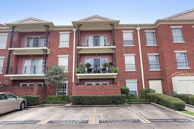 1st image of 800 Rue Burgundy Dr #115