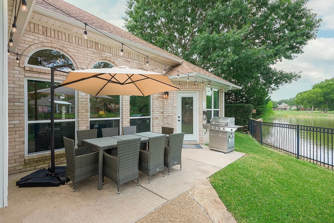 4 bed, 2595 sqft, $7,000 — Photo 2