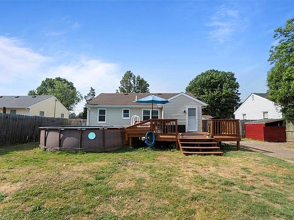 Privacy Fenced Yard!
