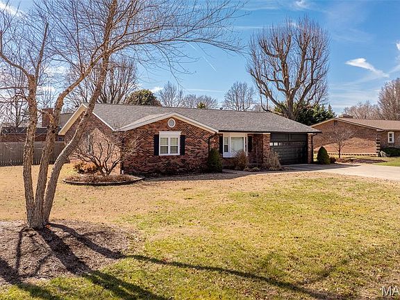 2nd image of 139 Autumn Dr