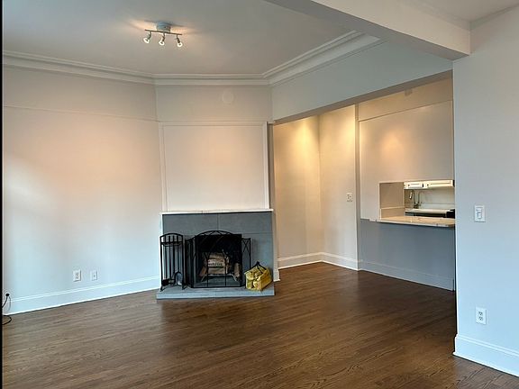 3rd image of 208 W Willow St #3