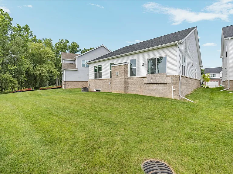 5636 Suffolk Ct — Photo 41