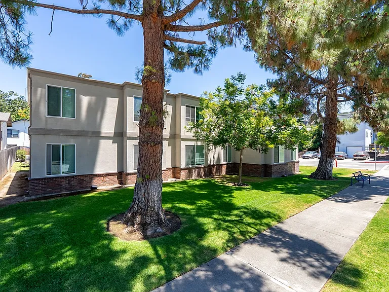 1100 Leff Street — Photo 31
