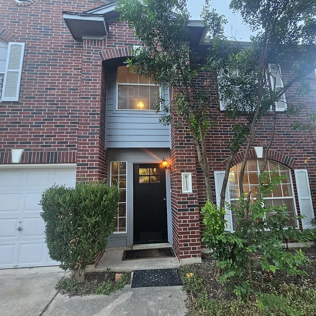 Spacious 3-Bedroom Home in Cedar Park with Attached Garage — Photo 1