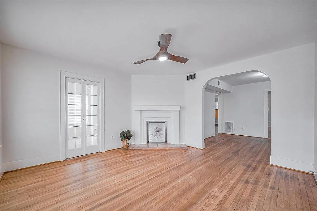 3 bed, 1325 sqft, $2,195 — Photo 2