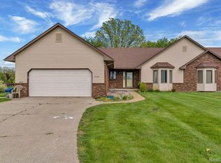 6009 Oak Creek Dr, Swartz Creek, MI 48473