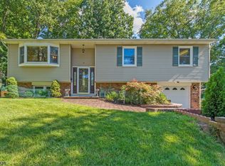 18 Hilltop Dr, Rockaway, NJ 07866