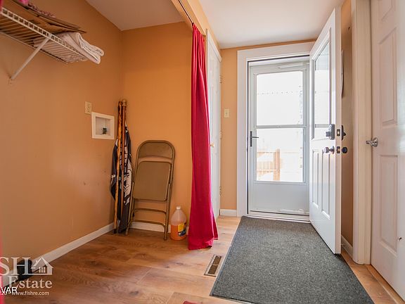4th image of 109 W Highland St