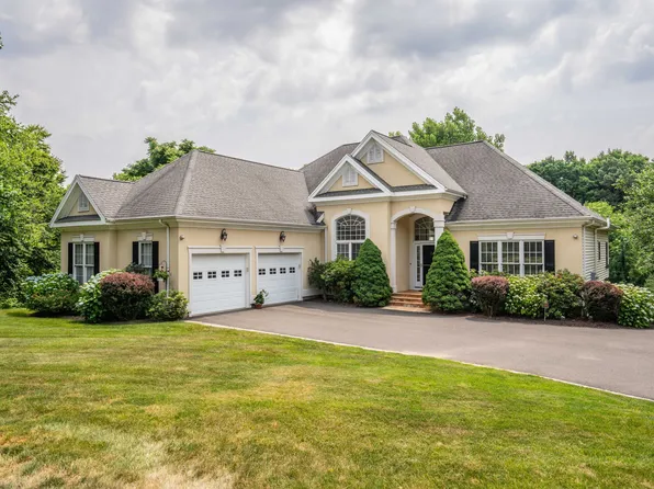 16 Worthington Drive, Bloomfield, CT 06002