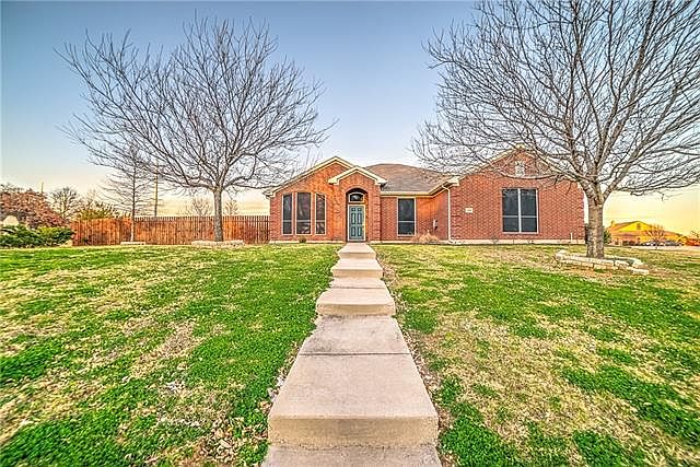 1st image of 705 Fairmeadow Dr
