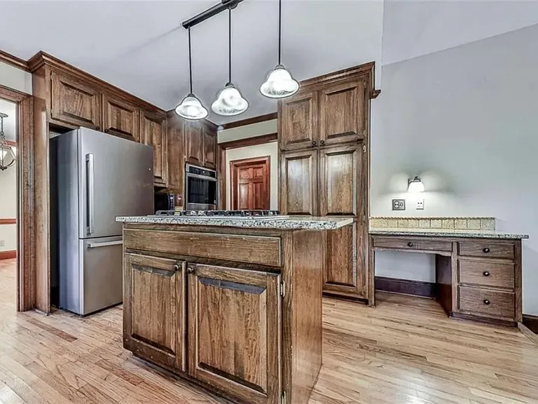 2851 Riverfront Dr — Photo 2