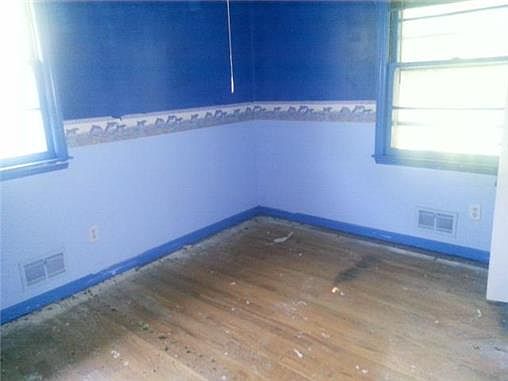 4th image of 10406 Skiles Ave