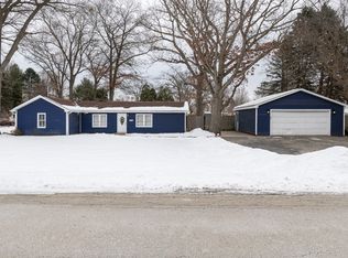 39285 N Garnett Ave, Beach Park, IL 60099