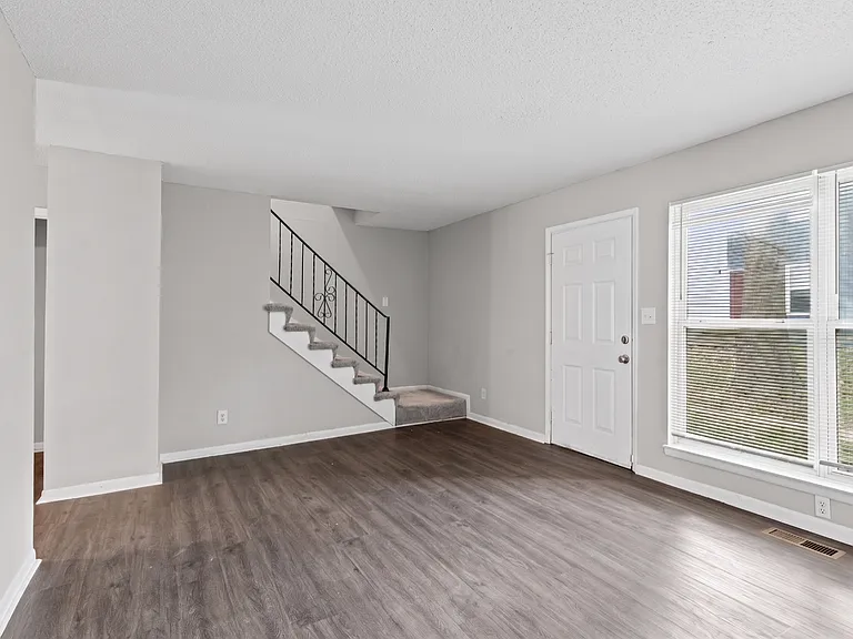 Redwood Village Townhomes — Photo 8