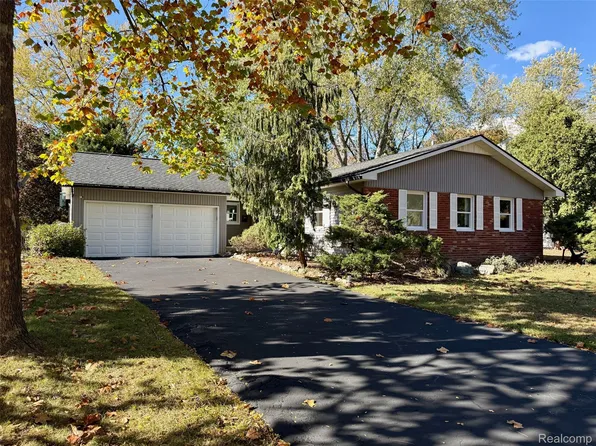 4973 Danbury Dr, Troy, MI 48085