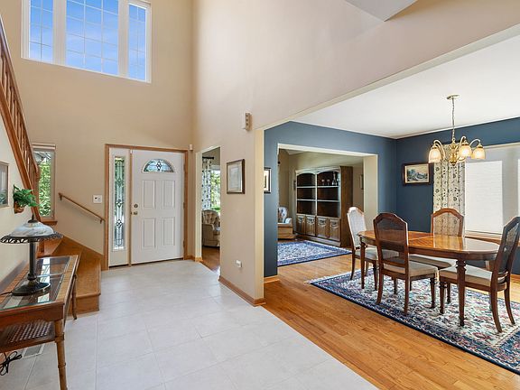 5th image of 12329 Surrey Ln
