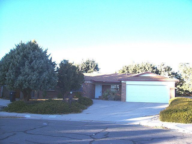 2nd image of 11507 Manitoba Dr NE