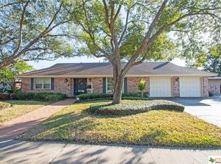 2703 E Loma Vista Ave, Victoria, TX 77901