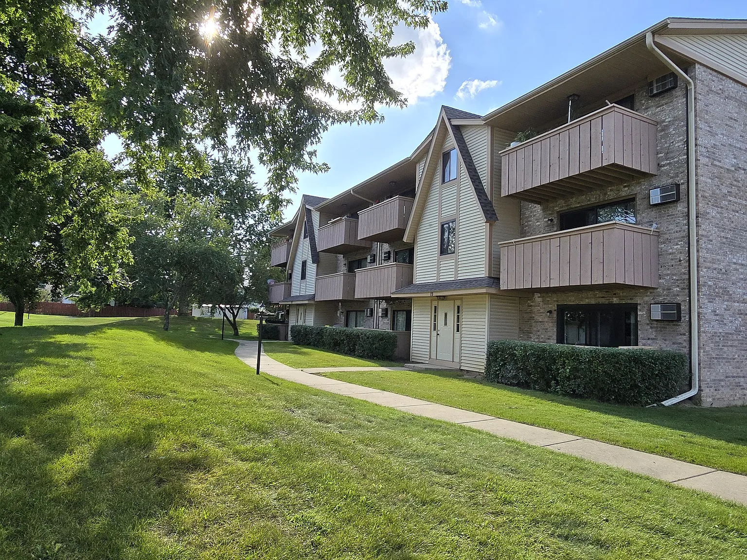 2 bed, 1.5 bath, 948 sqft, $2,050 — Photo 1