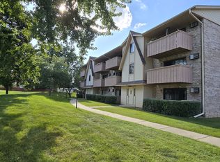 19 Cedar Ct APT 4, Vernon Hills, IL 60061