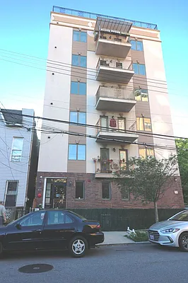 Sold by Dom Realty | media 17