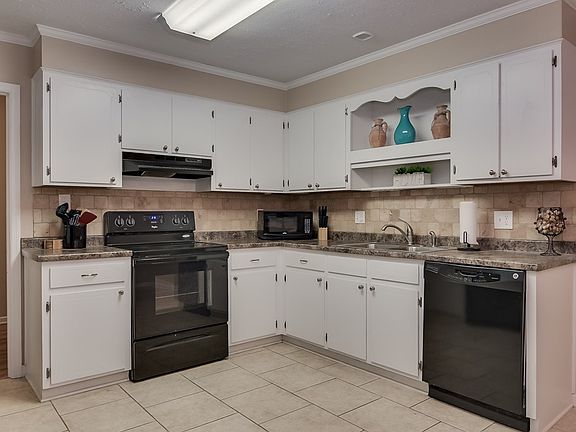 5th image of 3405 Ravenwood Dr