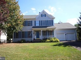 18 Chicory Ln, Pennington, NJ 08534