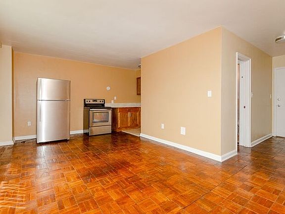 5th image of 11820 Edgewater Dr APT 1023