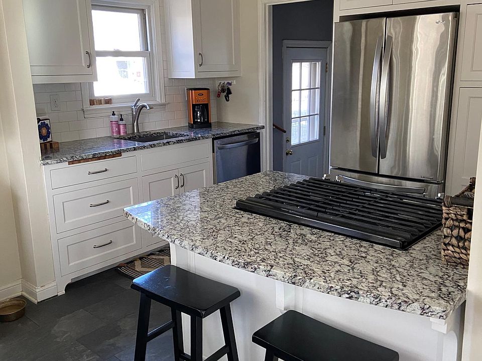 1st image of 3272 Webster Ave S