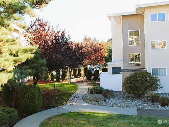4th image of 12701 NE 9th Pl APT D305