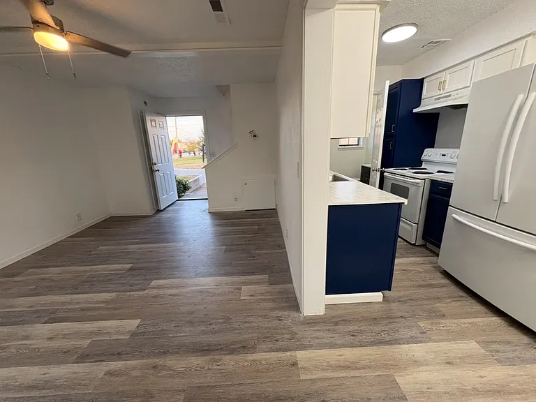 2720 SW 74th St #14 — Photo 3
