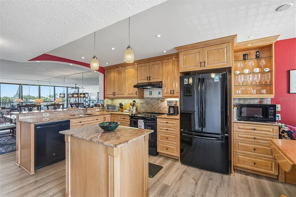 2 bed, 2.0 bath, 1270 sqft, $3,000 — Photo 3