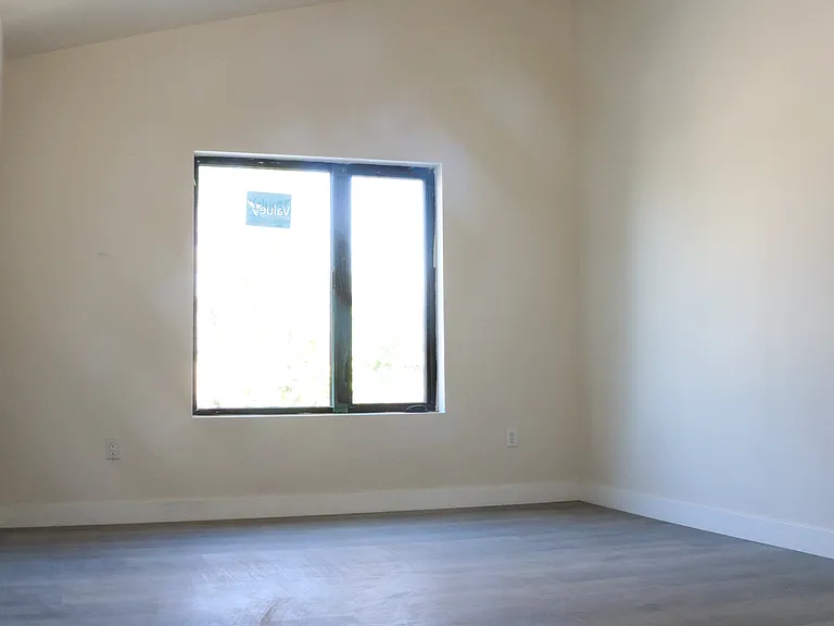 546 N Lark Ellen Ave #4 — Photo 11
