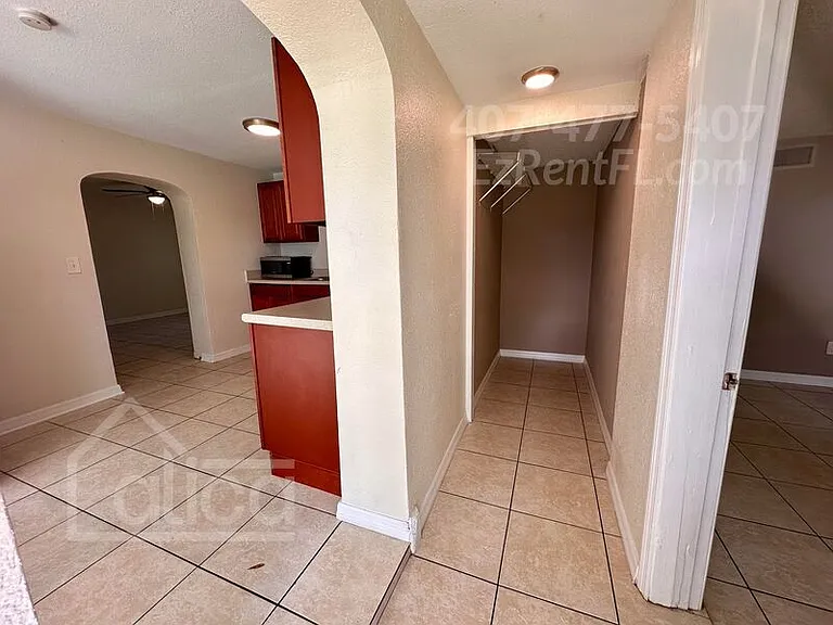 2905 Villa Dr — Photo 2