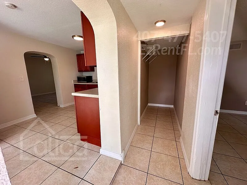 Building Photo - 2905 Villa Dr