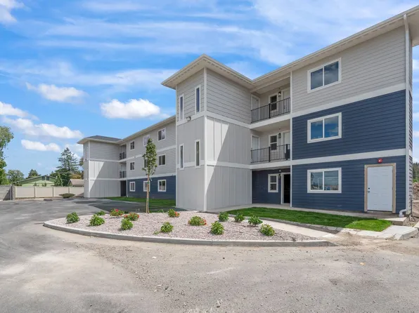 McKinnon Flats Complex Apartments offering 2- & 3-Bedroom units with 2 full baths