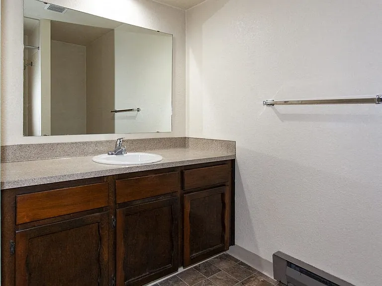 Lakeside Apartments — Photo 6