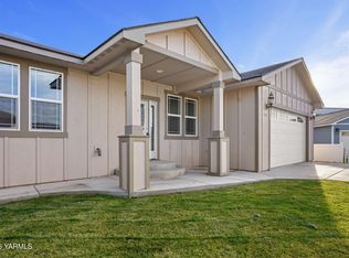 200 Ivone Dr, Sunnyside, WA 98944